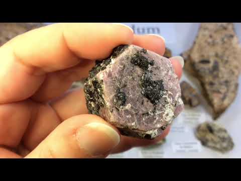 Crystal & Mineral Education: CORUNDUM (Ruby / Sapphire) ♦️🔷