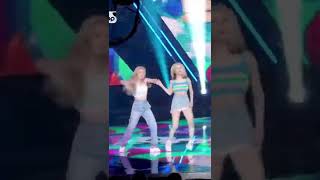 Yeseo Helps Hikaru After She Fell During The Dance Break