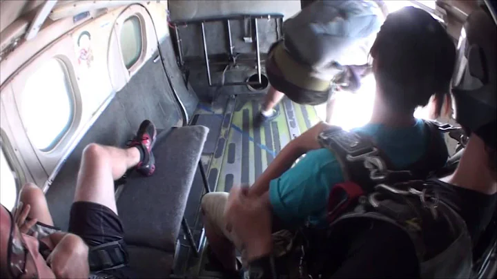 Jonathan Biggins SKYDIVES!!!!