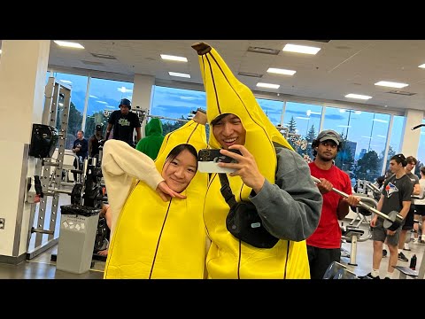 Halloween Vlog: Going to the Gym as a Banana 🍌