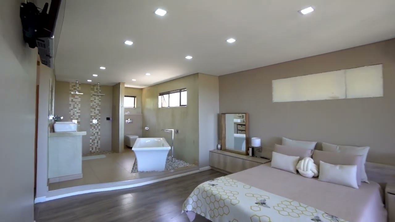 5 Bedroom House for sale in Athlone Park - Amanzimtoti - Property24