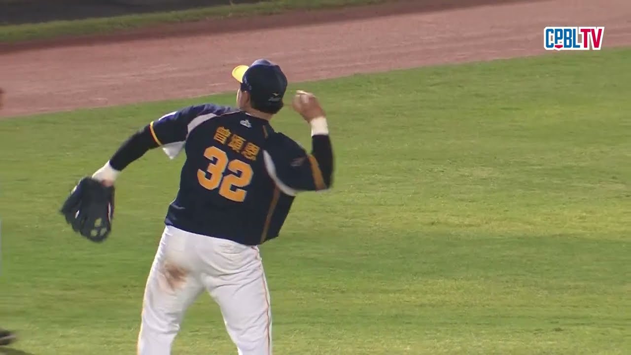 05/12 中信 VS 統一 五局下，曾頌恩記錯出局數，將接殺後的球拋給球迷，還好壘上沒人沒釀成大禍