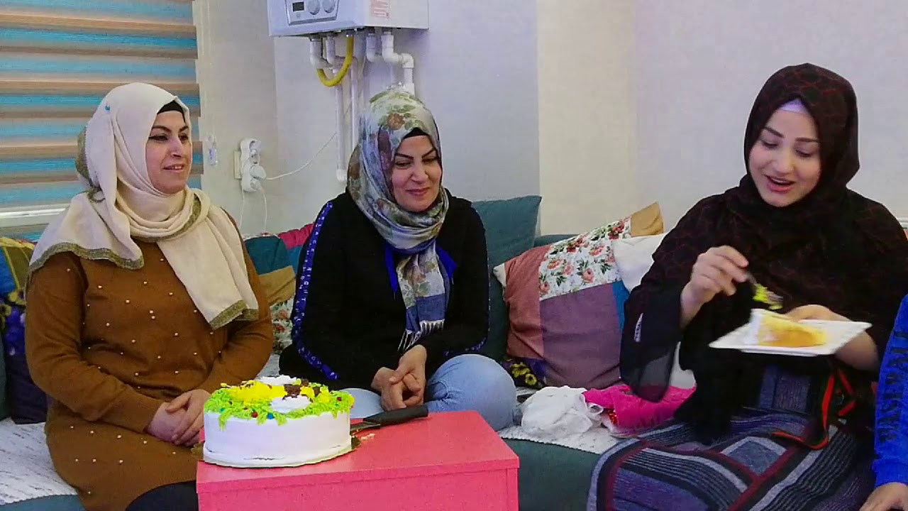 زرنه إسراء ام سراج وطلعنه على سوق شعبي تعالو شوفو الجمال