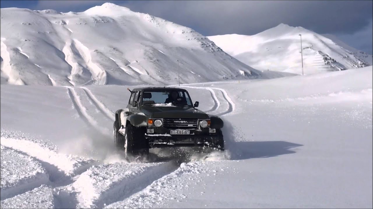 Toyota landcruiser hj60 on 54" in snow