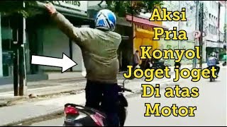 Aksi pria konyol joget joget di atas motor