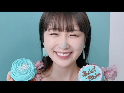 29歳・高山一実「20代最後に」ミニスカ美脚あらわな「アイドルあがきグッズをつくりました笑」