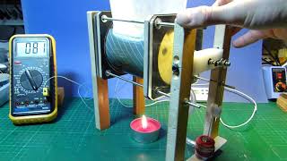 Rotary-Stirling-Engine with magnetical coupling to Displacer