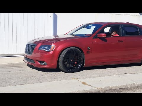 @mCube.Network Custom a Chrysler 300 SRT8 post cut and buff