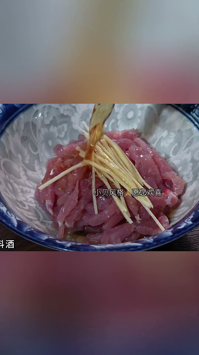 Rice, preserved egg, stress relief, mash it up, boiling water, preserved egg and lean pork porridge