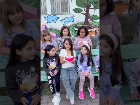 Η ΑΝΔΡΙΑΝΑ ΣΒΗΝΕΙ ΤΟ ΚΕΡΑΚΙ ΣΤΗ ΤΟΥΡΤΑ Andriana Alena Birthday Birthdaycake