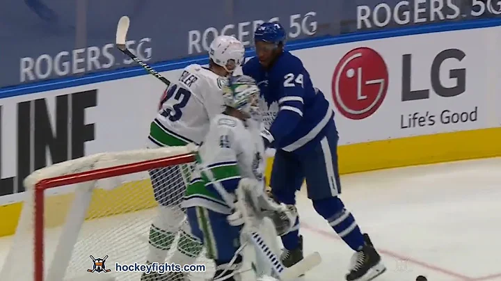 Alexander Edler vs Wayne Simmonds Apr 29, 2021