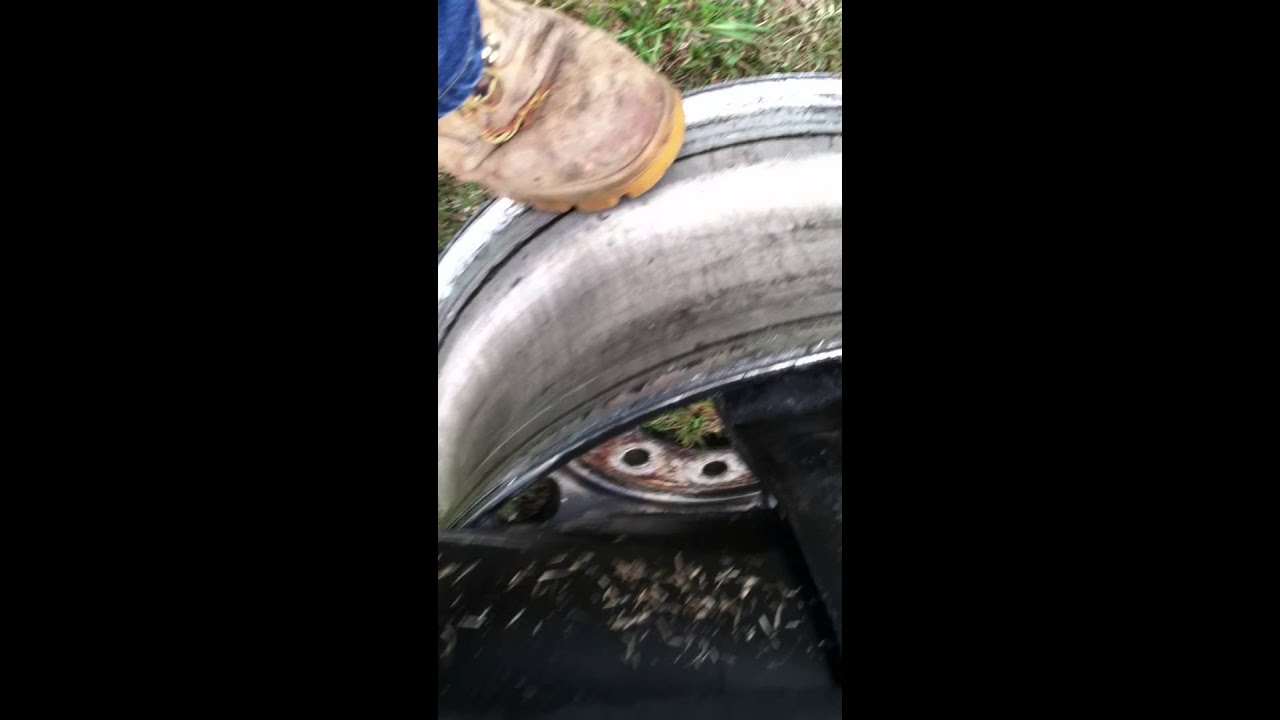 change a big truck tire - YouTube