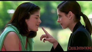 Sarah Michelle Gellar Enseñando a Besar a Selma Blair | Cruel Intentions | Español Latino HD screenshot 1