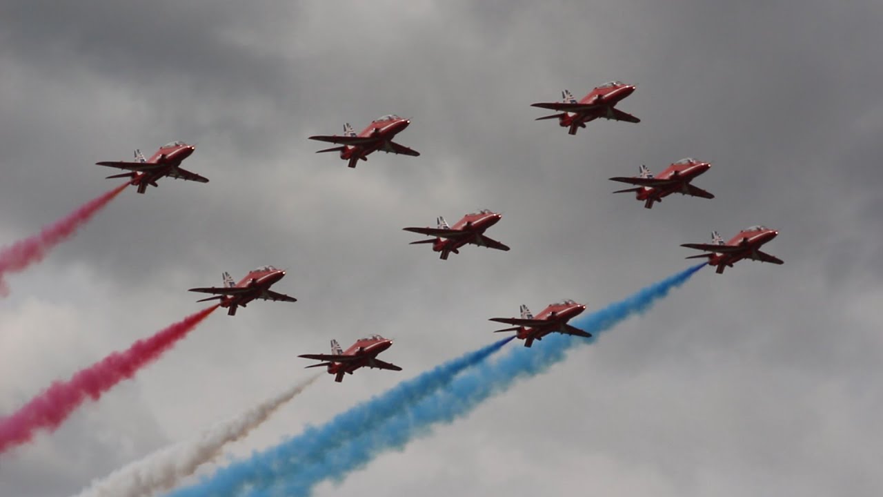 RAF Red Arrows @ Dunsfold Wings & Wheels 2014 (HD)