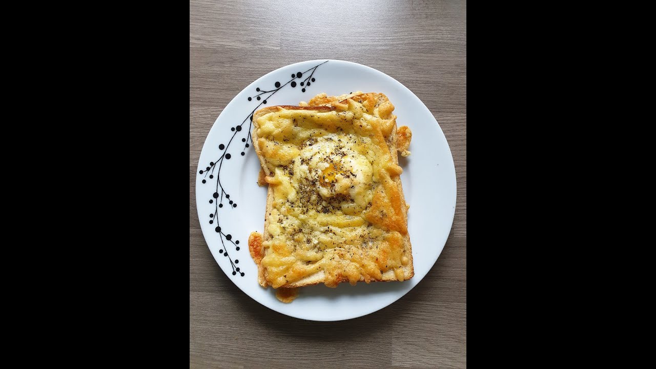 Simple Cheesy Baked Egg Toast