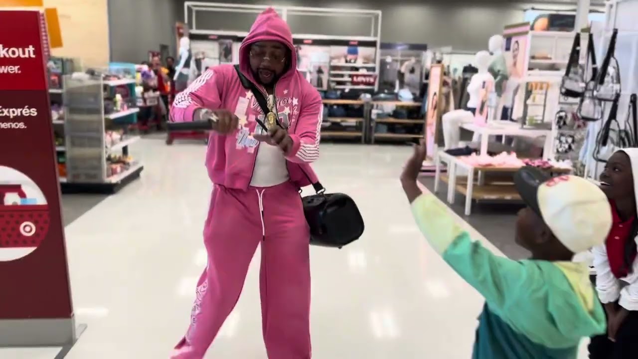 Бесплатный концерт в Target ￼Pinky