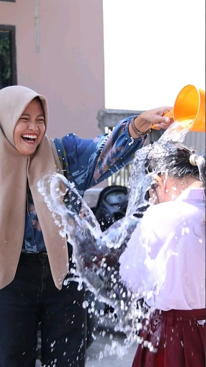 Poor Chika got splashed #chikaku #shorts