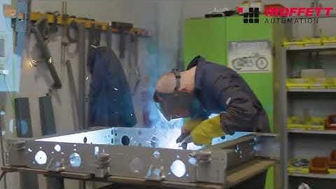 Inside the Moffett Taxi: The 3D Pallet Shuttle Driving Warehouse Efficiency