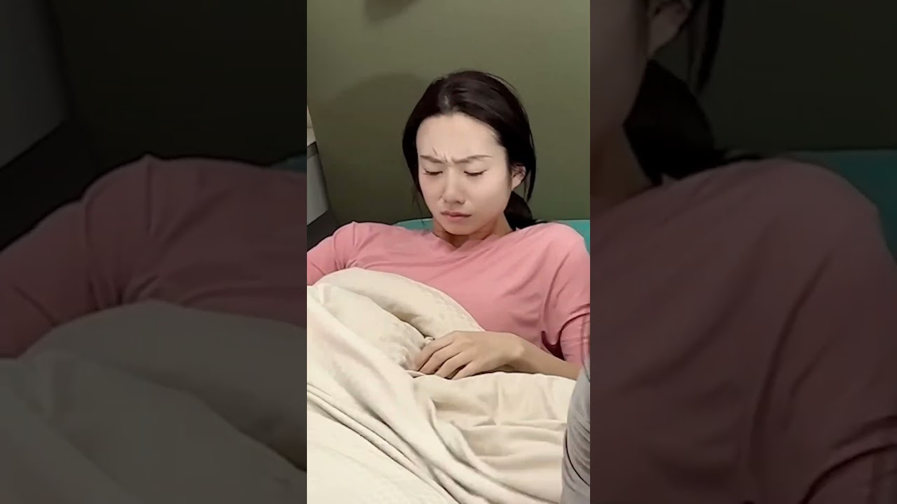 当姐妹发现自己尿床后反应.......！#段子 #整蛊 #搞笑#movie #尿床