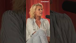 Subir Le Regard De Haine Sur Leur Couple