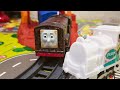 Mencari dan Merakit Mainan Kereta Diesel Thomas and Friends dan Kereta Frozen, thomas and friends