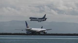 Airplanes Land in San Francisco... In Unbelievable Synchronicity! - SFO Parallel Approach