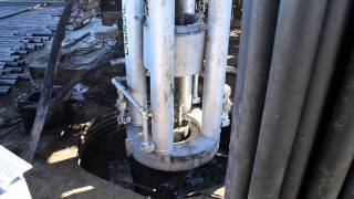 Casinjac 282 casing jack pulling wellhead slips