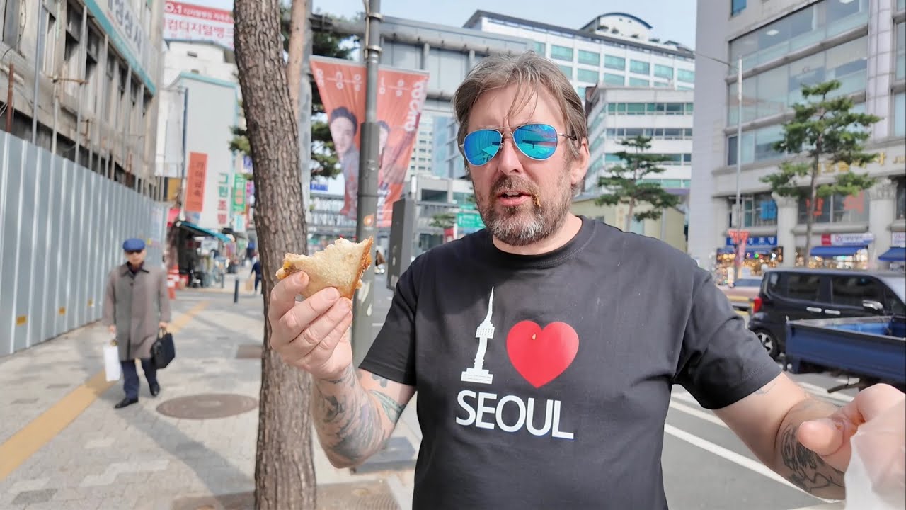 Walking In Seoul South Korea - Bukchon Hanok Village To Eating Isaac Toast / Changdeokgung Palace