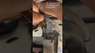 How You Can Perform 2 Man Break Bleed Proceedure