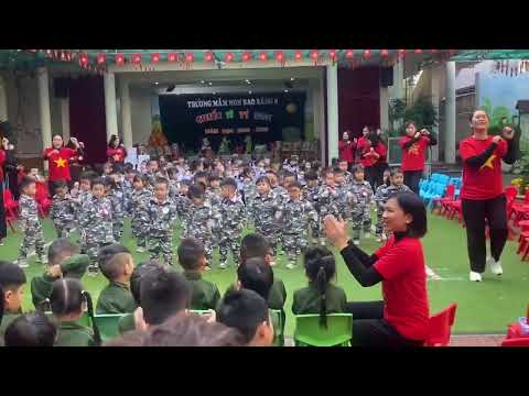 Bài đồng diễn: cảm ơn chú bộ đội lớp 3 tuổi c