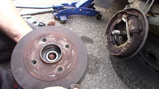 Peugeot 206: wheel bearings check/rear axle repair.