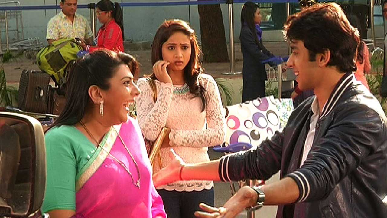 Radha And LD's Nok Jhok In Mere Rang Mein Rangne Wali