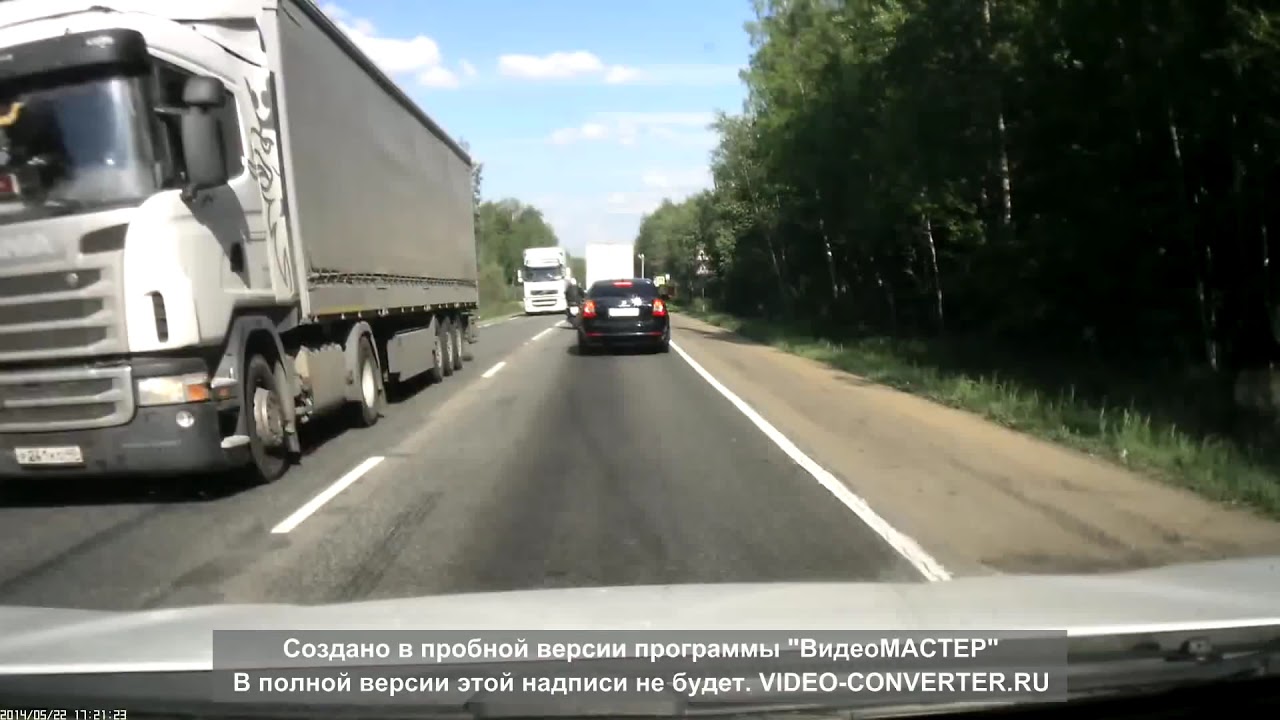 Фура обгоняет бмв