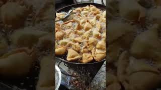 Delhi ka Special Samosa.. Ek baar jarur try karo