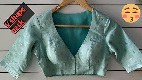 V neck blouse making in easy way 🥰//v shape trending blouse cutting and stitching