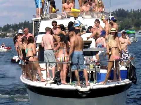 Seafair Seattle - Party Boats on Lake Washington are CRAZY ! - YouTube