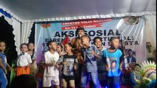 ARTIST YASA SEGA BUAYA VEGETARIAN MENGAJAK ANAK-ANAK PKBM AMERTHA YULIA GANESHA BERGOYANG