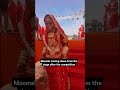 मूमल प्रतियोगिता के बाद मंच से नीचे उतरते हुएMoomal coming down from the stage after the competition