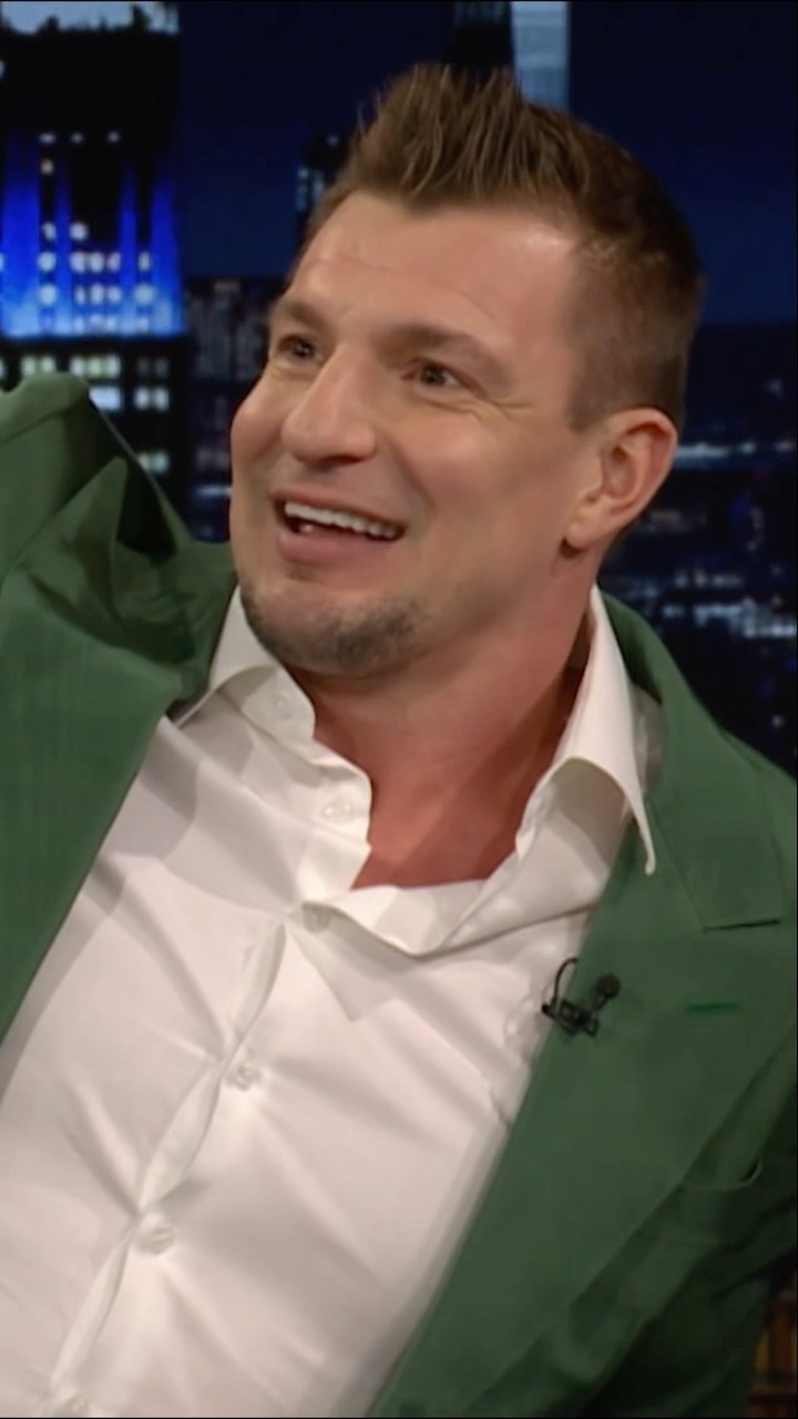 #RobGronkowski’s hobbies in high school were working out, playing sports, and “chicks” ?
