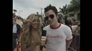 Beyonce and Mark Hoppus hosting the 2001 MTV Movie Awards pre-show red carpet