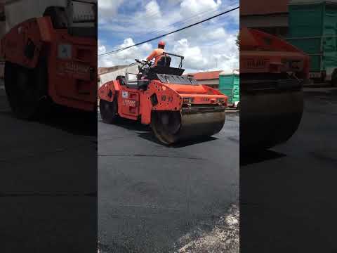 Netão mostrando o