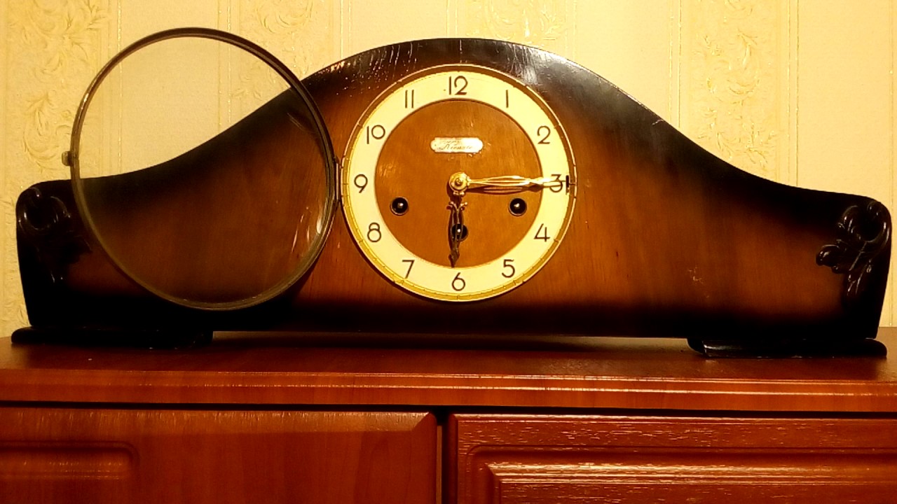 Часы с боем бой видео. Каминные часы Kienzle. Каминные часы с боем Junghans. Часы каминные Junghans с боем w278. Часы Kienzle 1940 года.