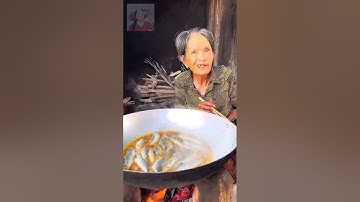 Cách kho cá chuẩn vị xưa của cụ bà 72 tuổi chuyên nấu cho thương binh có gì đặc biệt.