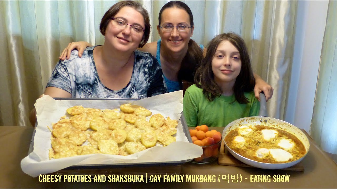Cheesy Potatoes And Shakshuka | Gay Family Mukbang (먹방) - Eating Show
