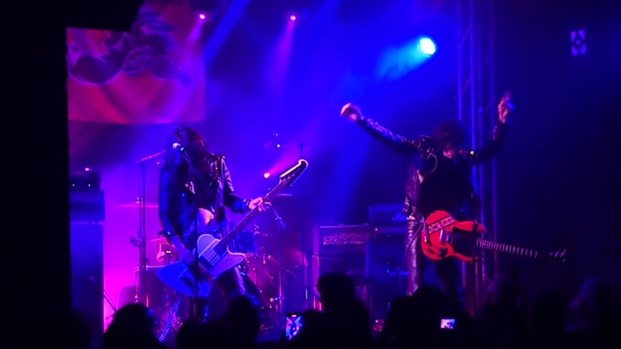 Guitar Wolf - Intro + オオカミ惑星 + All Through The Night