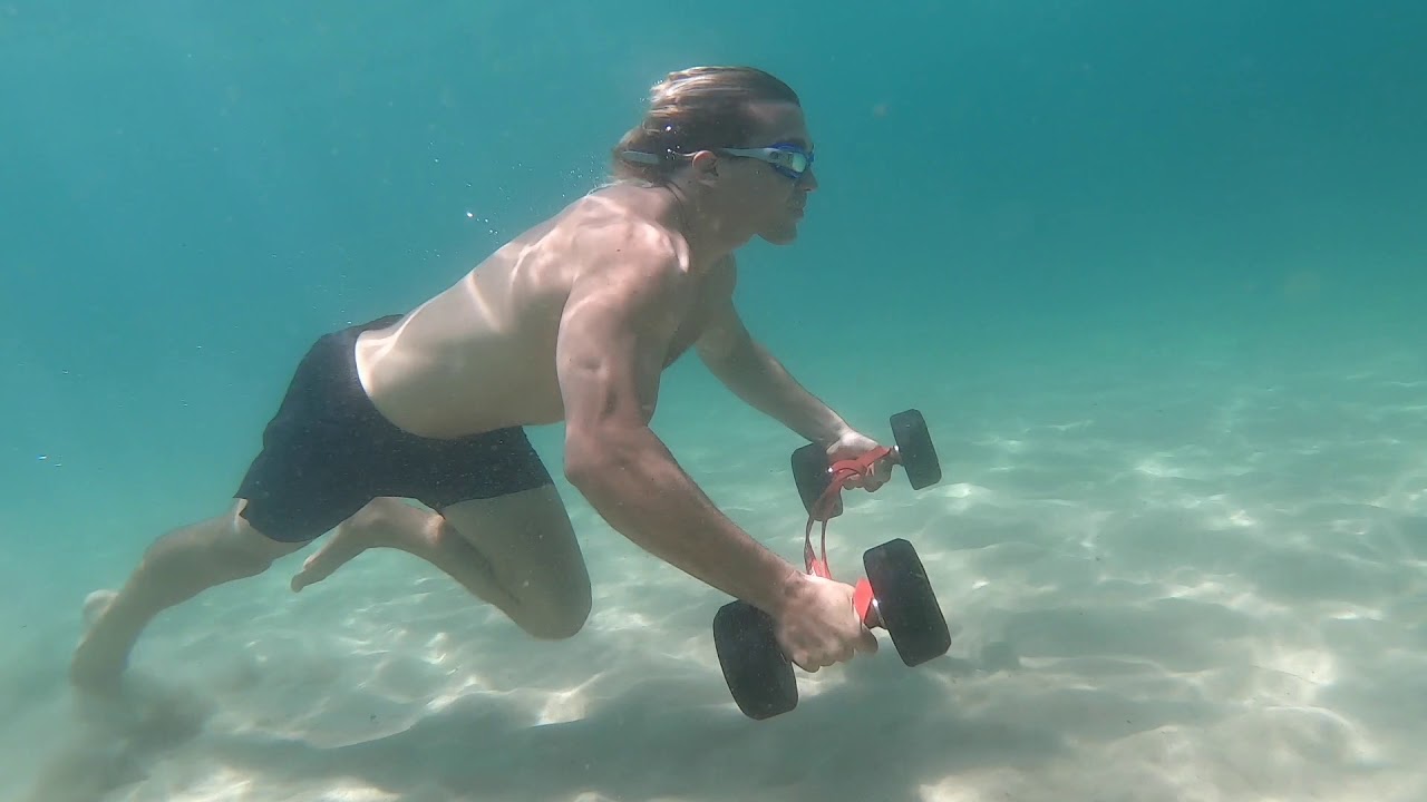 wim hof method italia Underwater rock running at Bondi Beach.