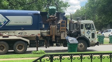 WC: Peterbuilt 520 Labrie Automizer Garbage truck 100405