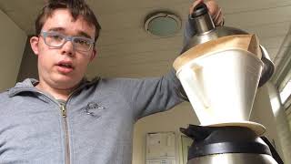 Koffie Zetten Met Fluitketel Bij Mijn Moeder En Vader