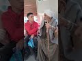 متحطيش رجلك في وشي غضب مسن صعيدي يشعل مترو الأنفاق بسبب طريقة جلوس فتاة 