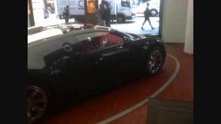 Bugatti Veyron vs Bentley Mulsanne in taste